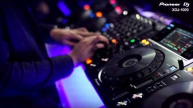 Pioneer XDJ-1000 Official Introduction with Pedestrian