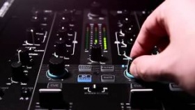 RMX-22i / RMX-33i: Digital FX Mixer with iPad Split Connection